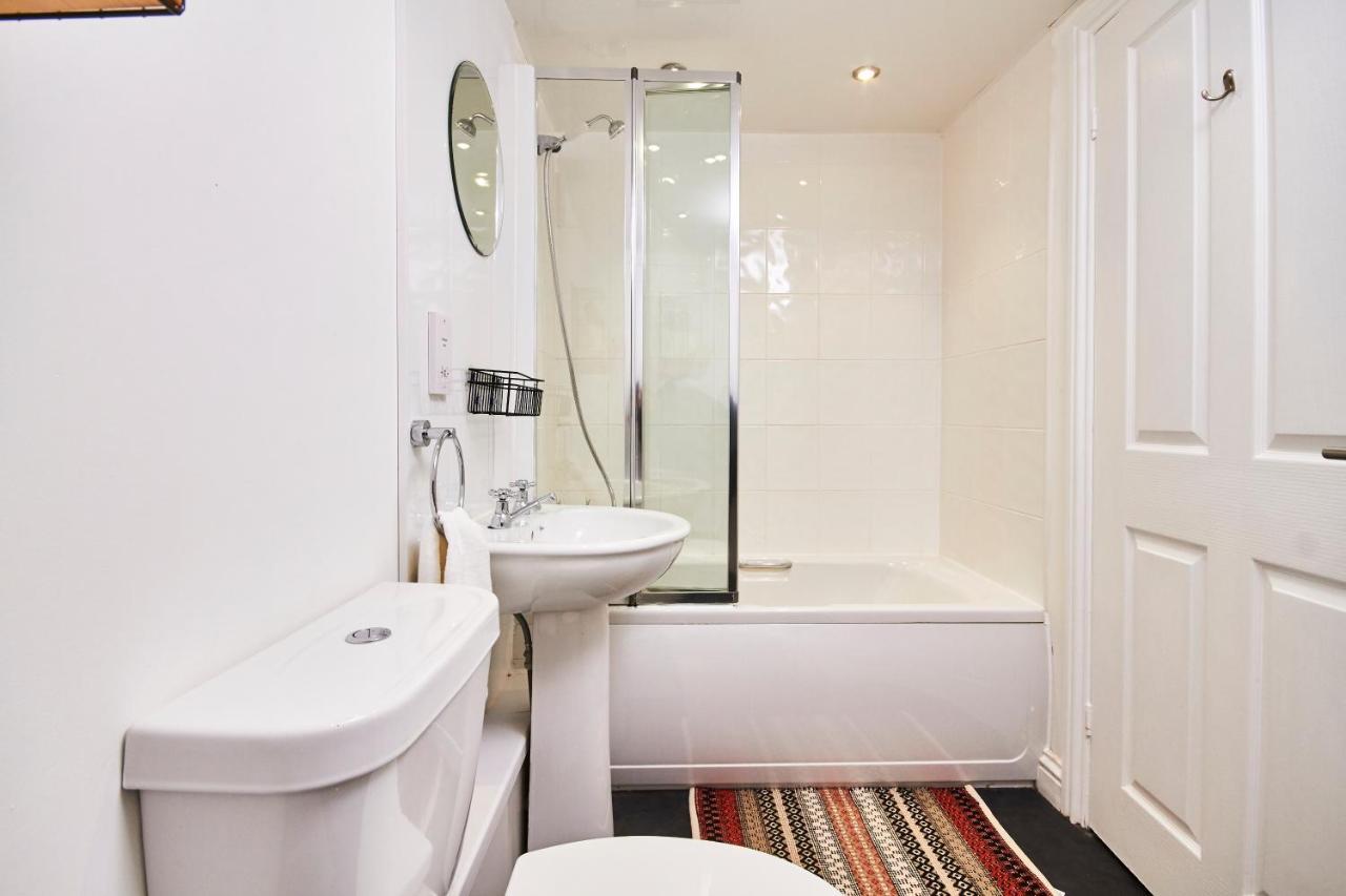 Newcastle Treasure - Sleeps 4 - Lower Ground Floor Екстер'єр фото