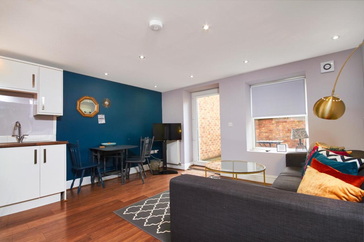 Newcastle Treasure - Sleeps 4 - Lower Ground Floor Екстер'єр фото